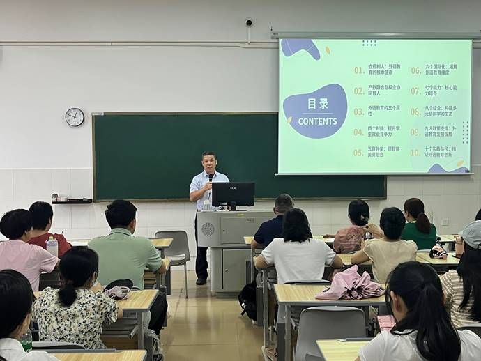 外国语学院党总支书记魏仕雄